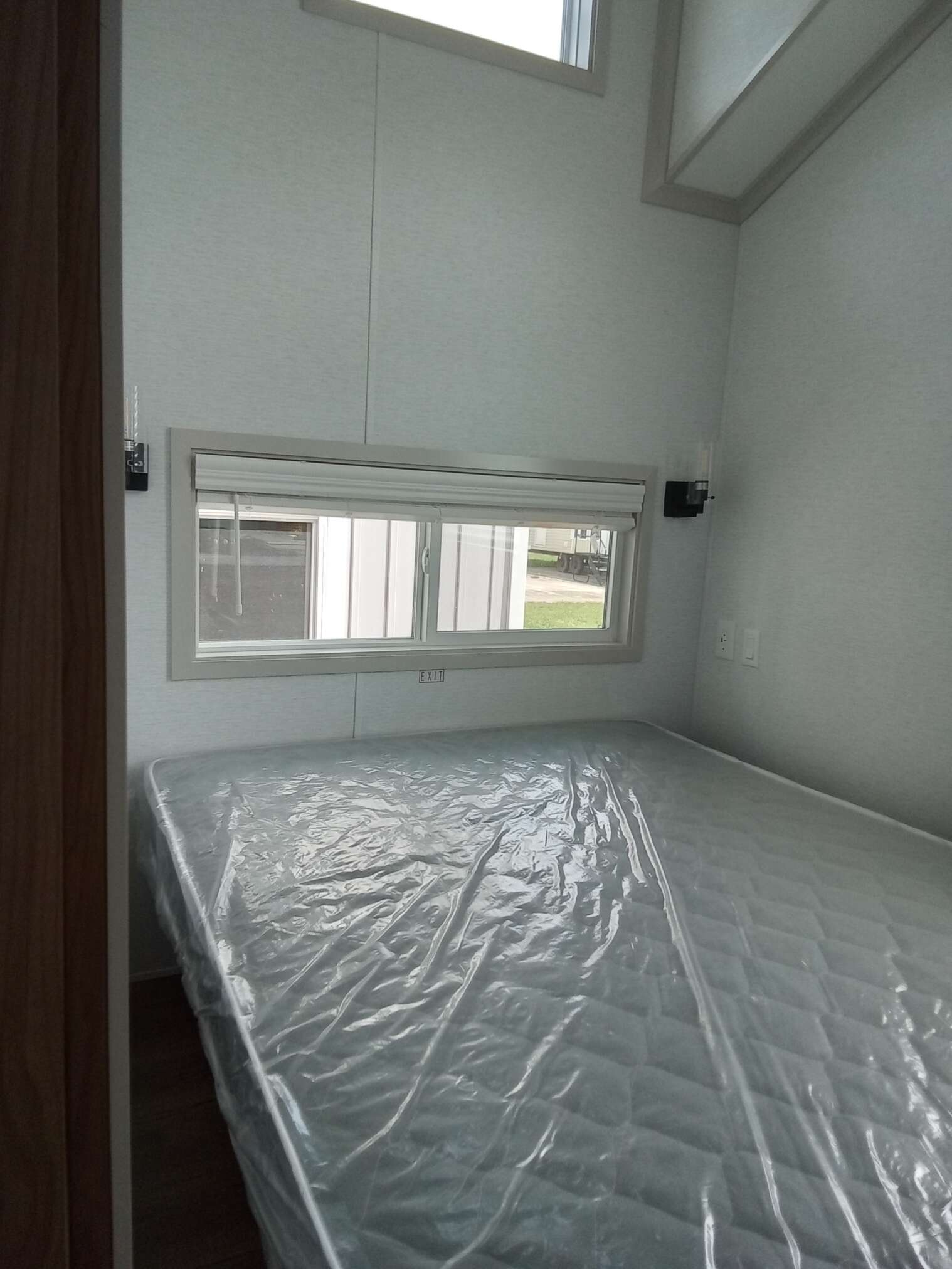 2026 KROPF Lakeside 2 Bedroom - Image 4
