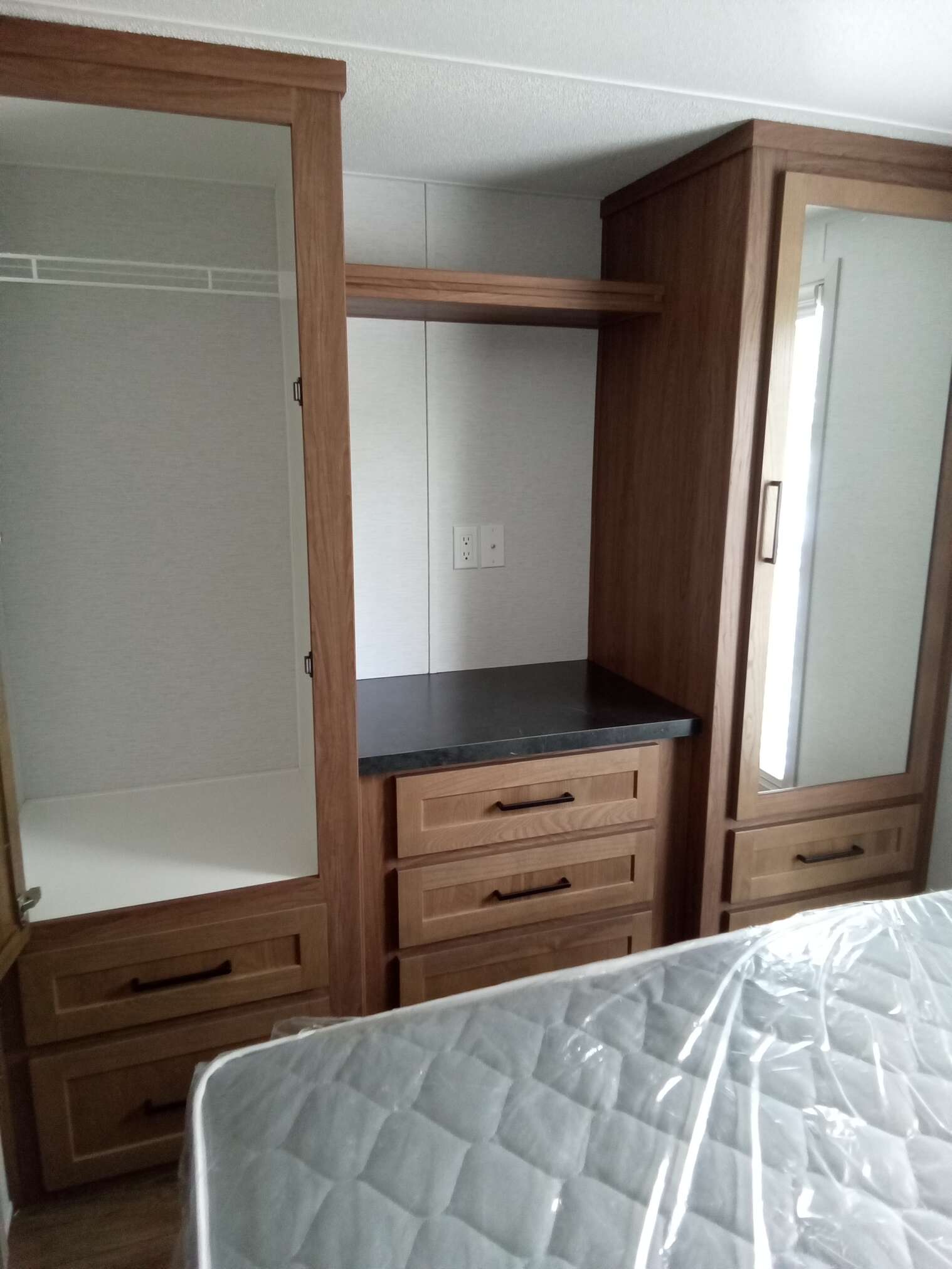 2026 KROPF Lakeside 2 Bedroom - Image 10
